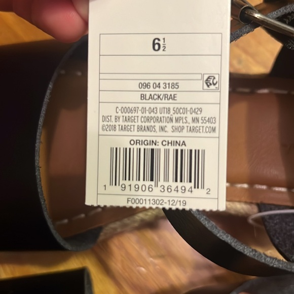 Brand new Universal Thread espadrille sandals perfectly blend comfort and style. - Picture 6 of 6